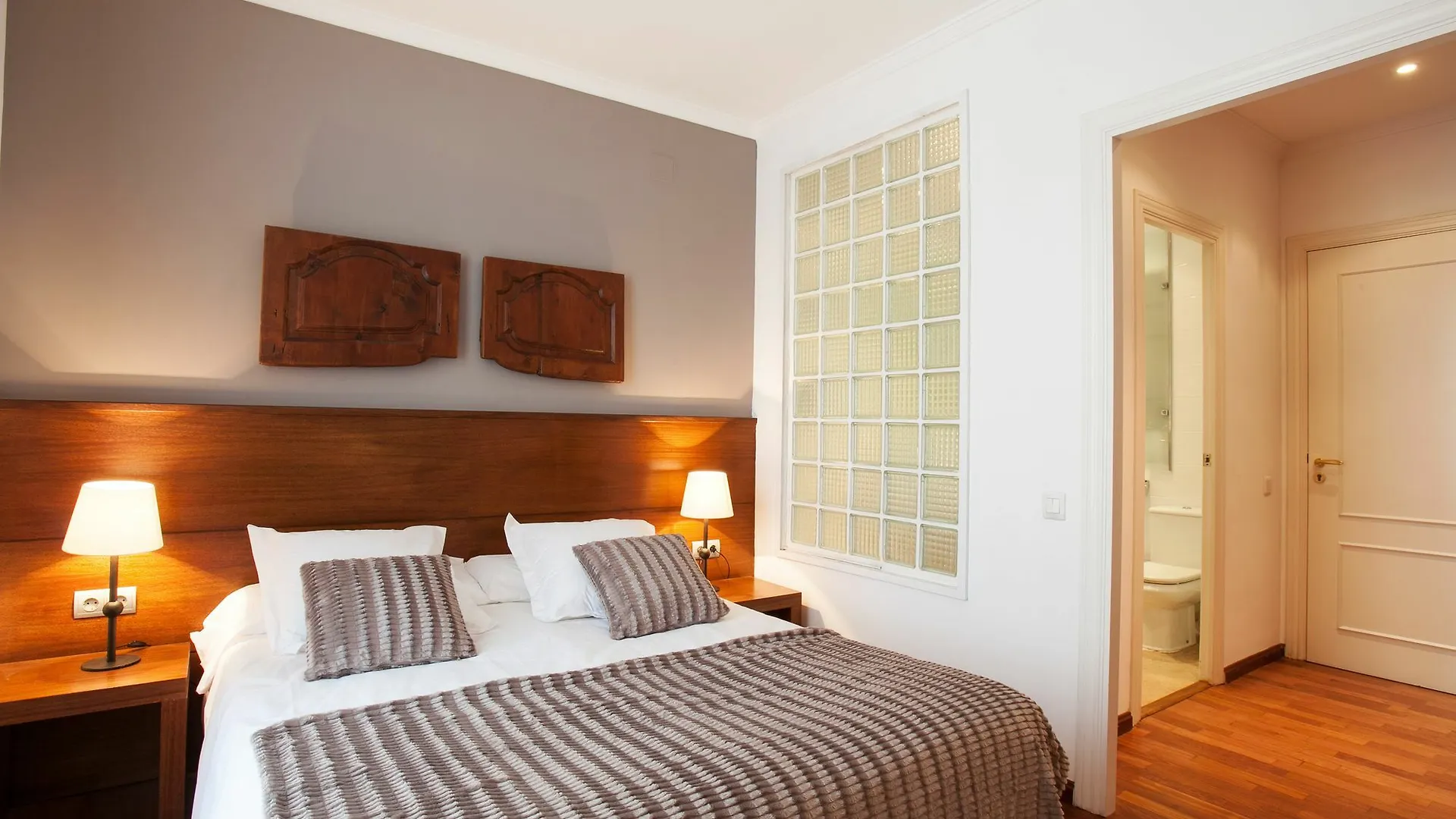 Serennia Apartamentos Ramblas - Placa Catalunya Barcelona