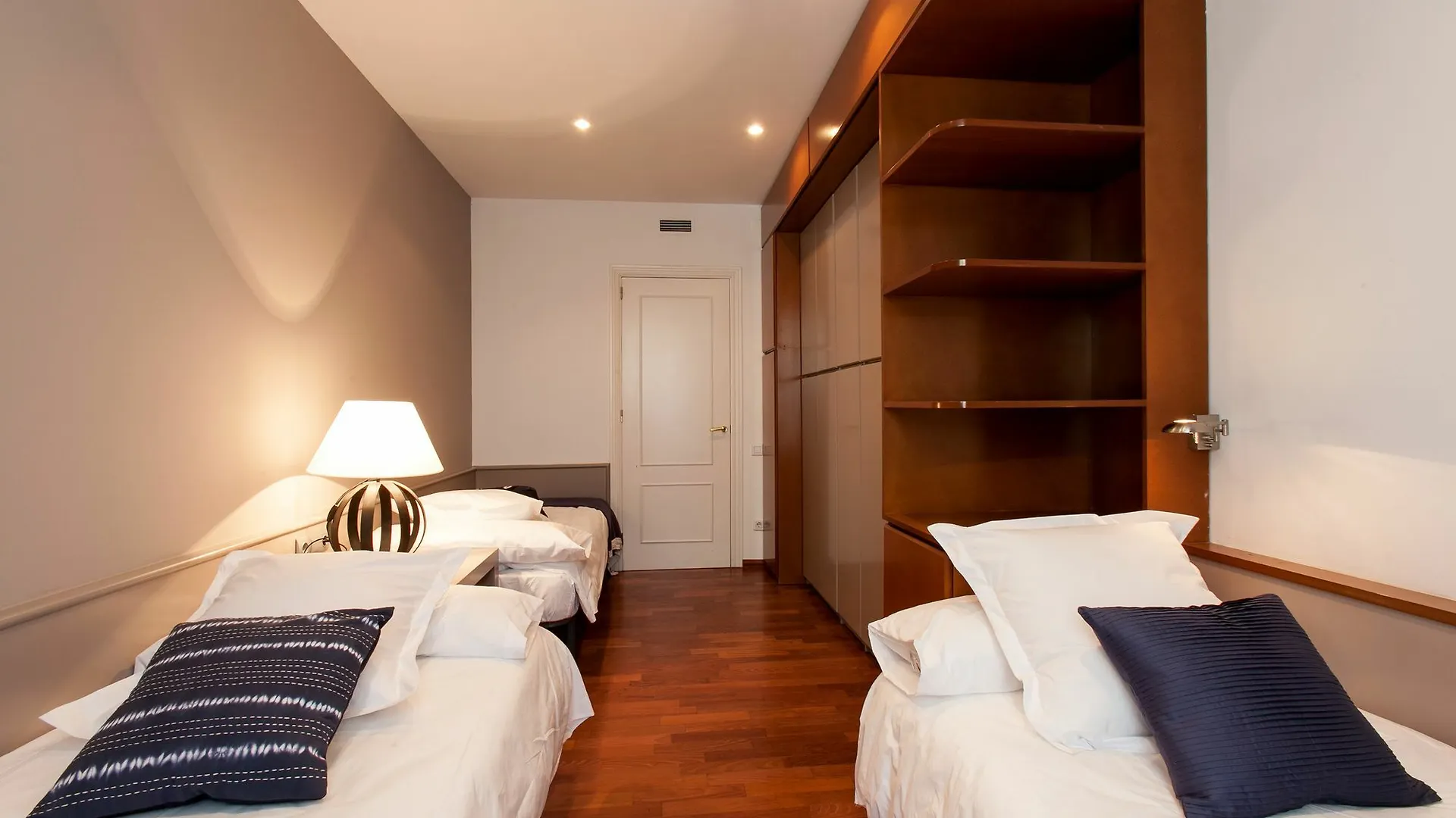 Serennia Apartamentos Ramblas - Placa Catalunya Barcelona 0*,