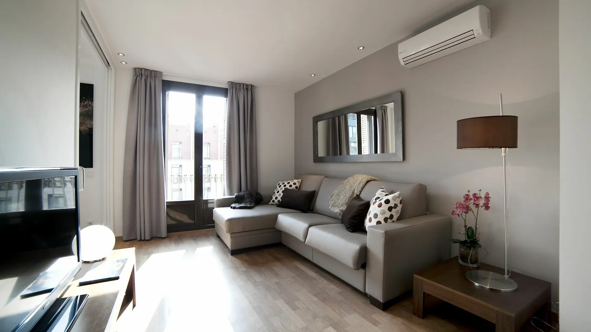 Serennia Apartamentos Ramblas - Placa Catalunya Barcelona