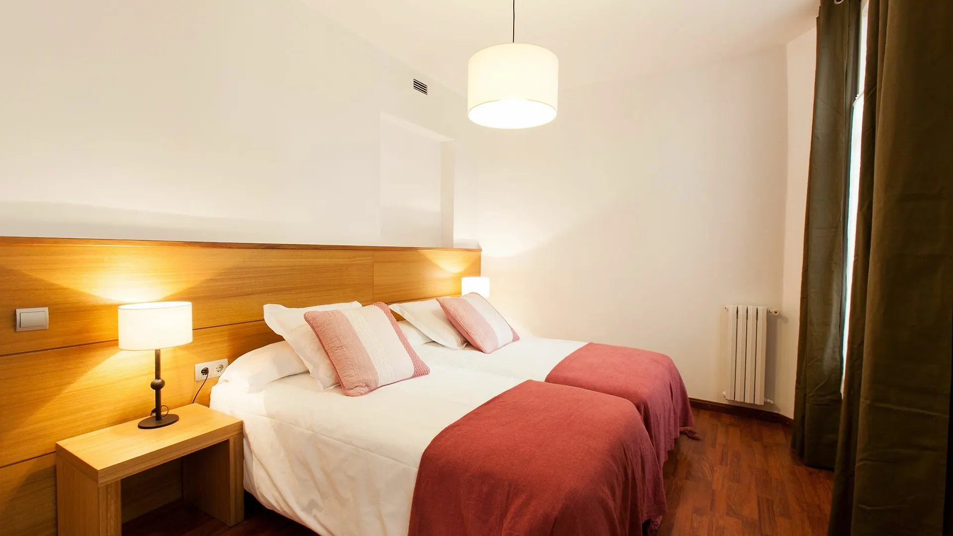 Serennia Apartamentos Ramblas - Placa Catalunya Barcelona Spain