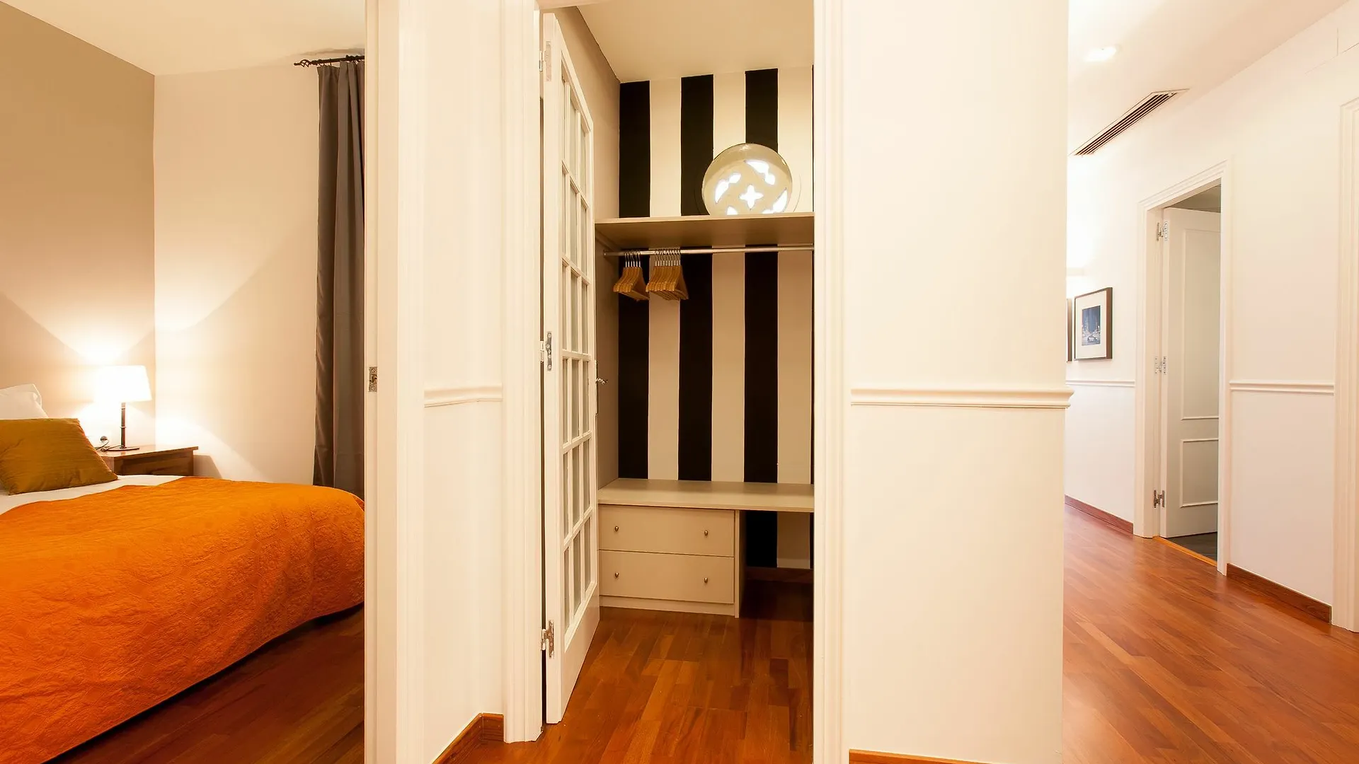 Apartment Serennia Apartamentos Ramblas - Placa Catalunya Barcelona Spain