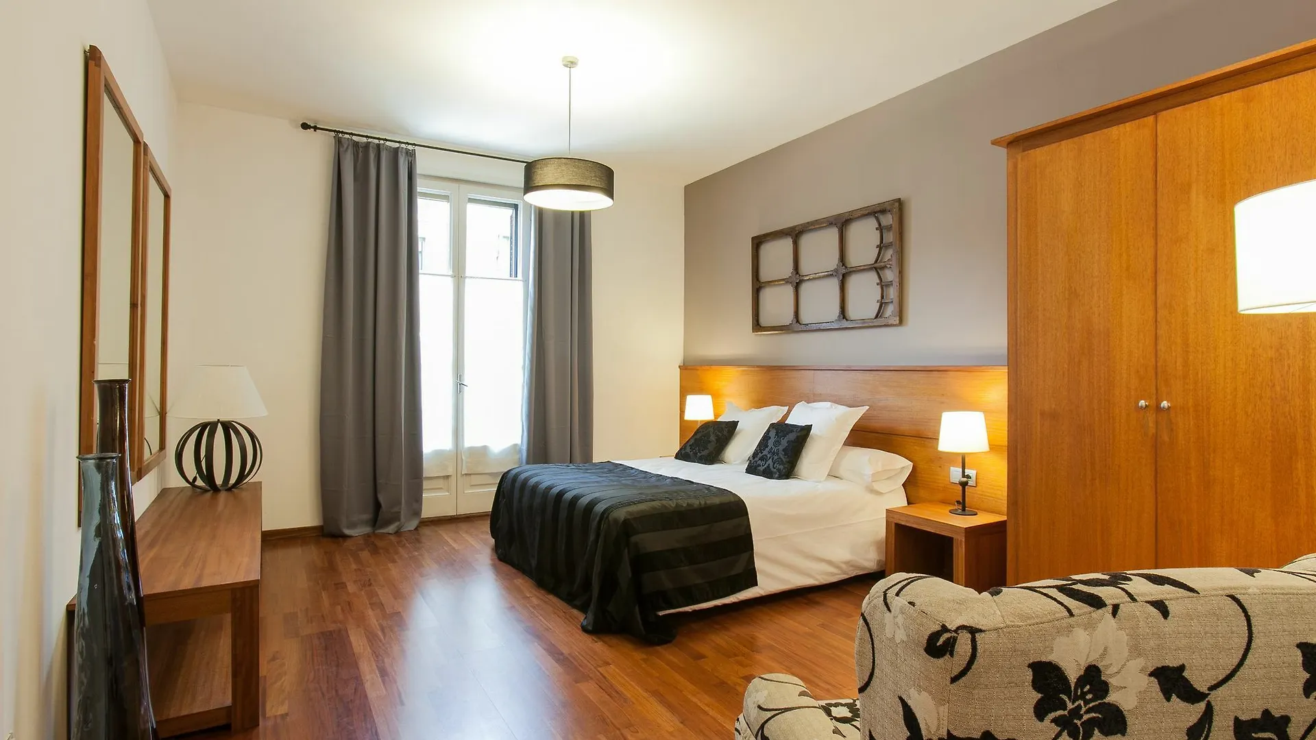 Serennia Apartamentos Ramblas - Placa Catalunya Barcelona