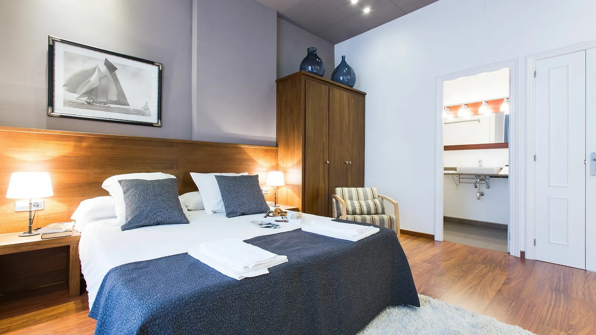 Apartment Serennia Apartamentos Ramblas - Placa Catalunya Barcelona Spain